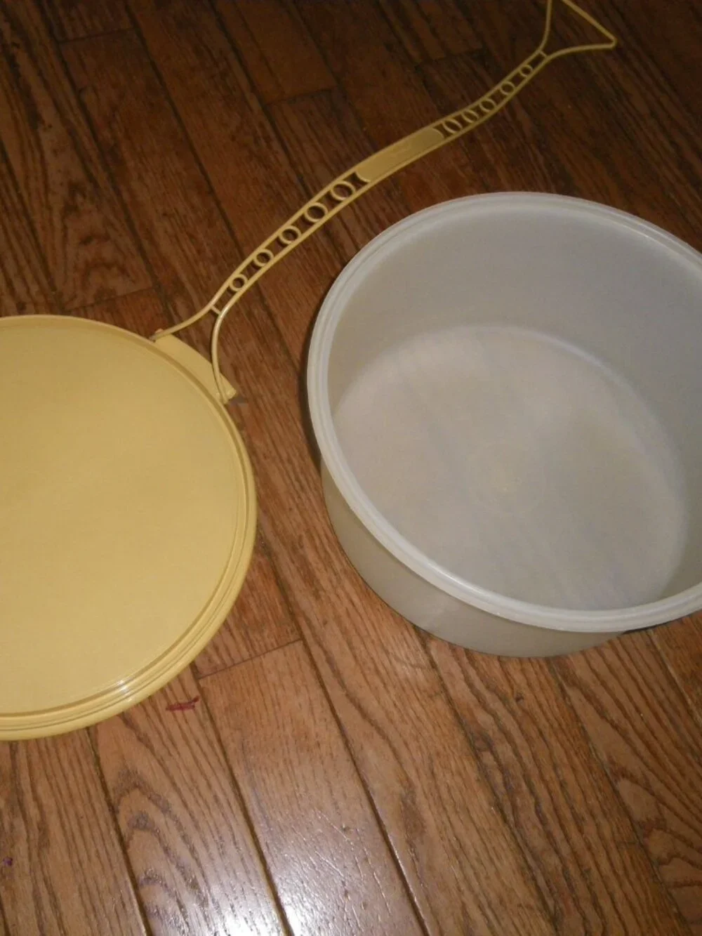 Tupperware measures approximately